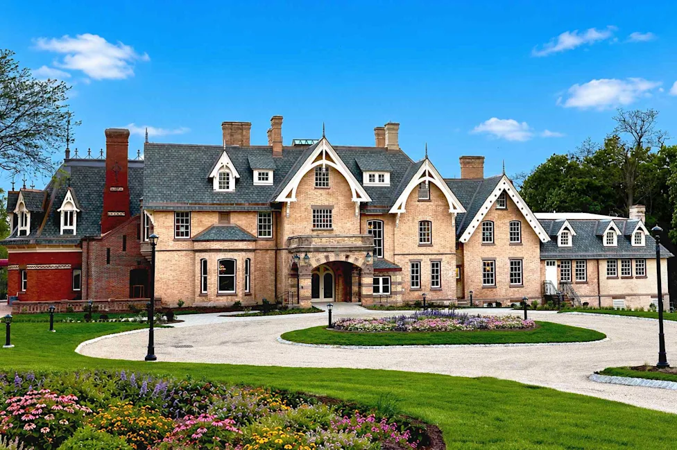 Real photograph of the estate